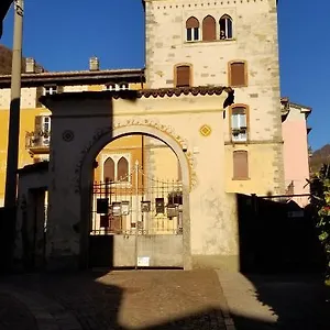 Apartment Bella Alda Beautiful Castle Penthouse, Canzo